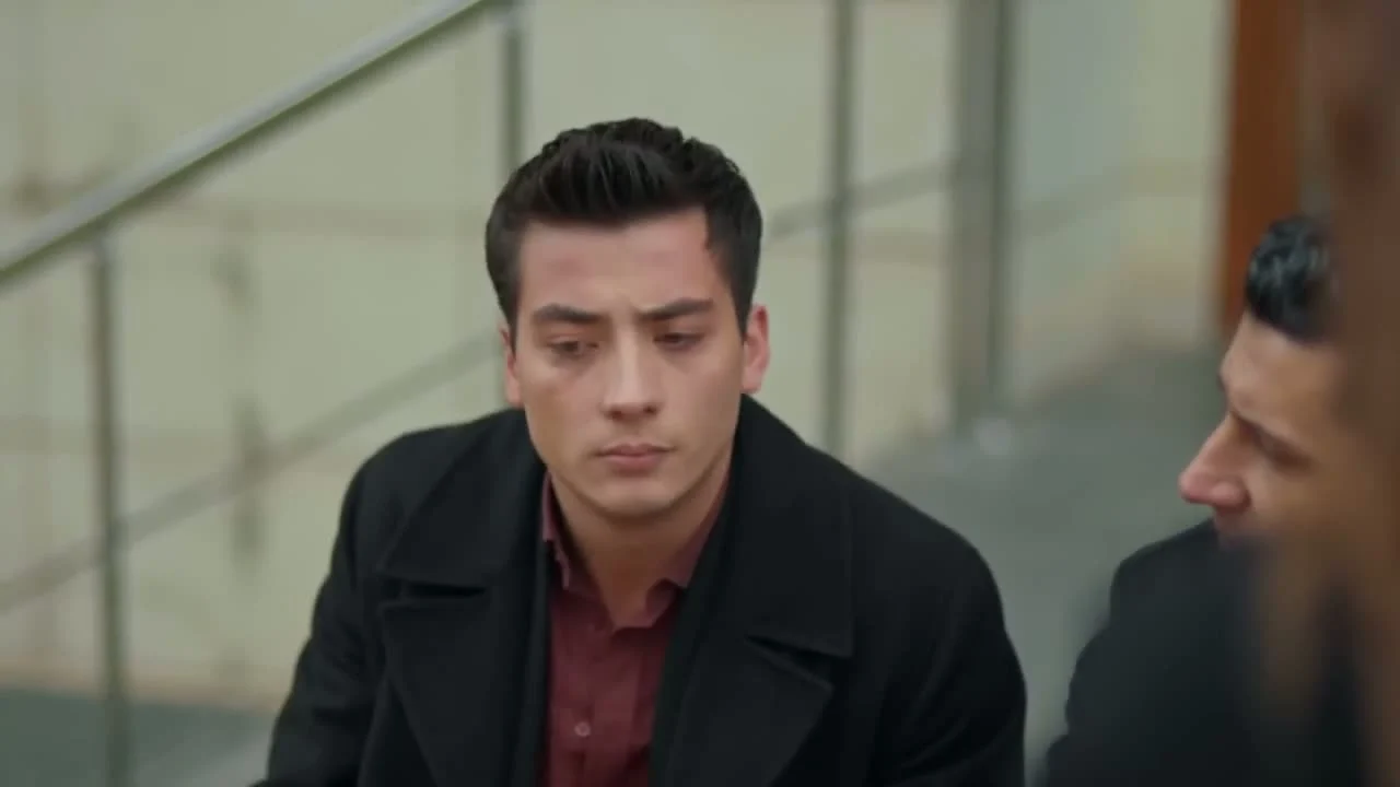 Кадры из сериала Далекий город (2024)