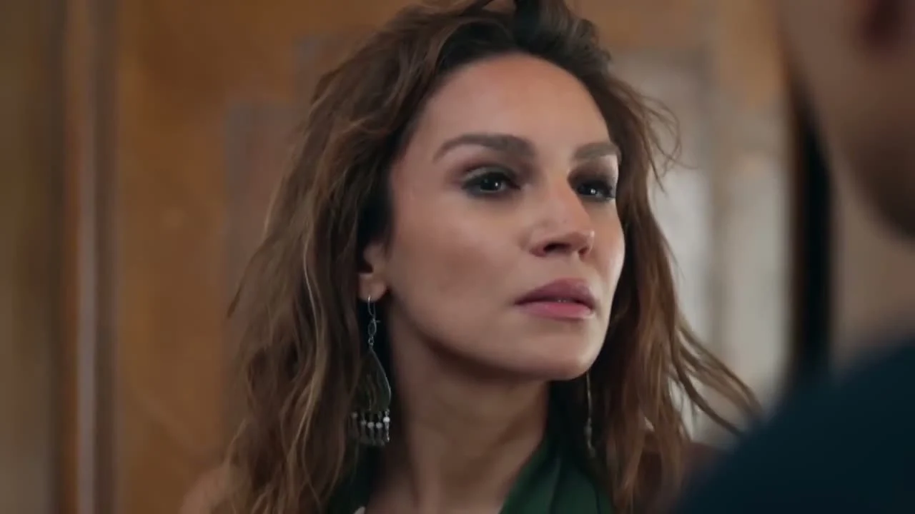 Кадры из сериала Далекий город (2024)